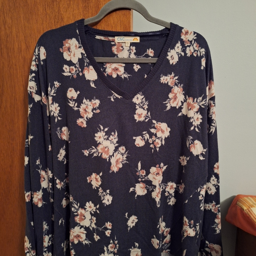 Final Price*C & C California Women's Navy Floral Long Sleeve V- Neck Top Size XL